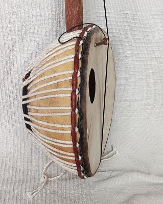 Njarka instrumento violín