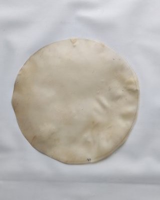 Piel de becerro / vaca yembé fina sin pelo S